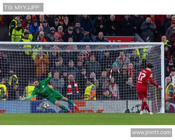 利物浦队员在欧冠赛场的射门表现分析与精彩瞬间回顾 利物浦队员在欧冠赛场的射门表现分析与精彩瞬间回顾