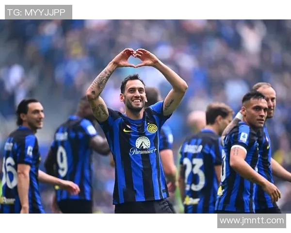 国米蝉联意甲冠军，红黑军团欢声雷动，铁杆球迷庆祝狂欢